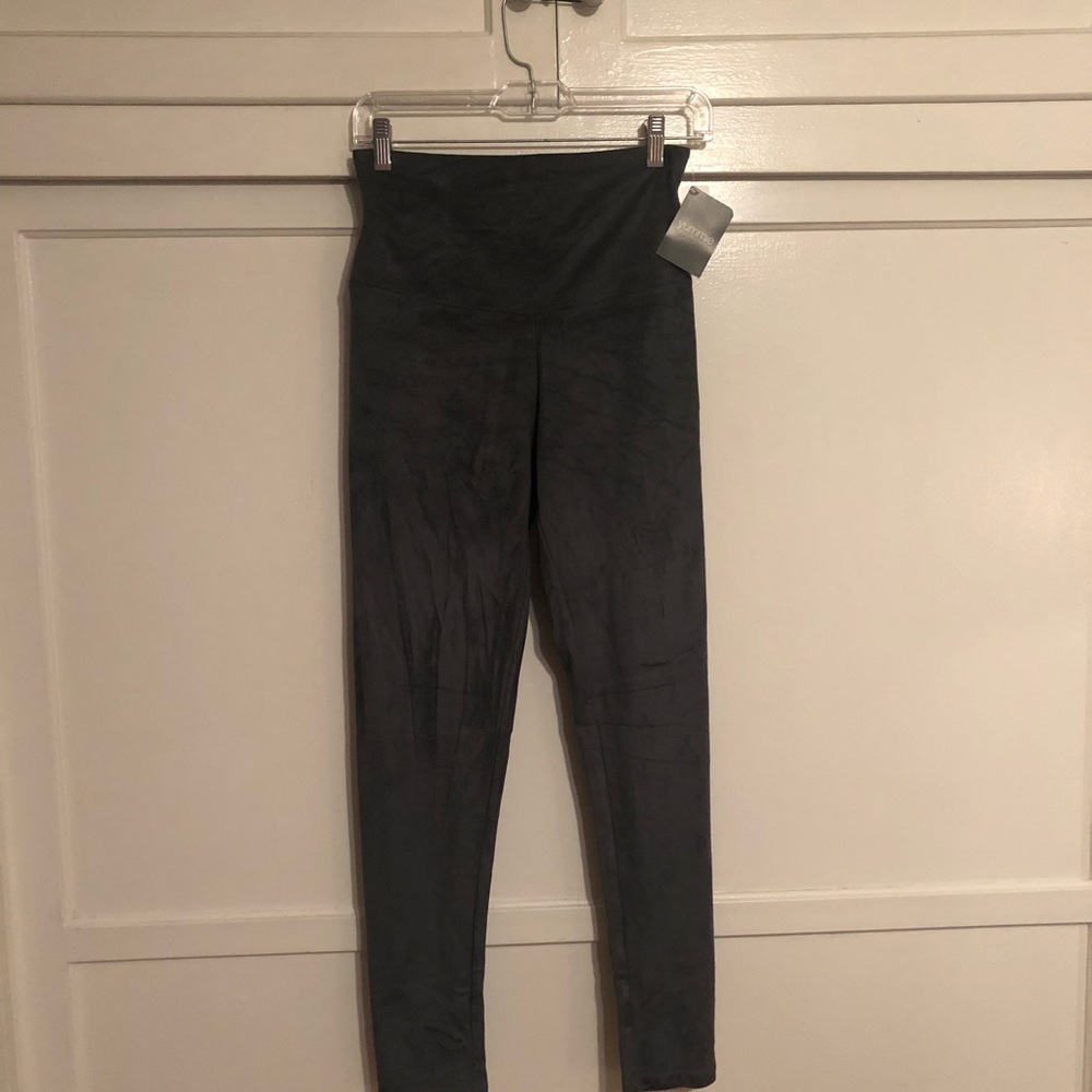 Yummie faux suede leggings size M, charcoal